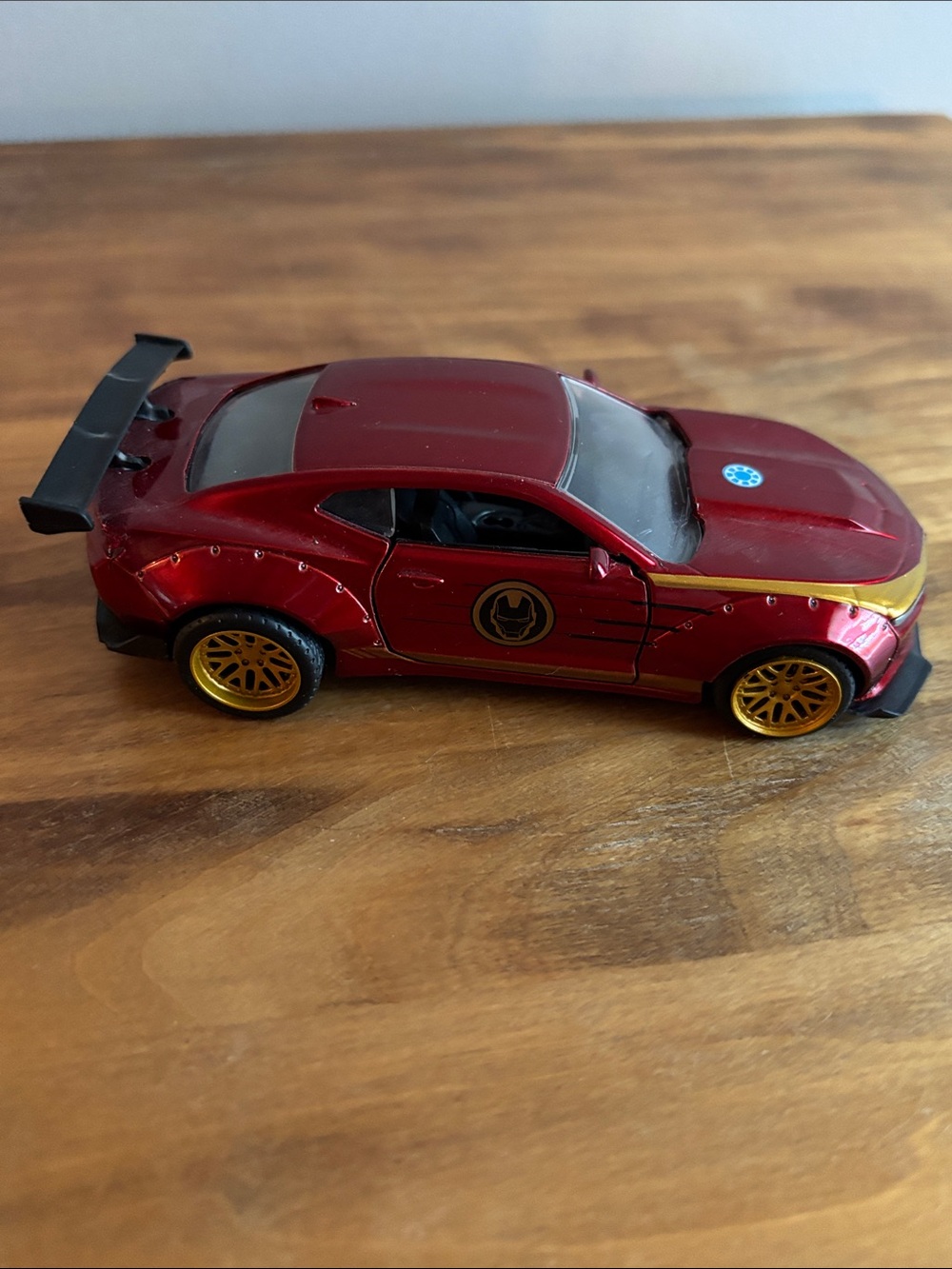 Marvel Ironman Metallic Red & Gold 2016 Chevy Camaro SS Scale 1/32 Toy Car